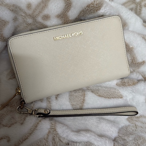 Michael Kors zippered wallet - Picture 1 of 6